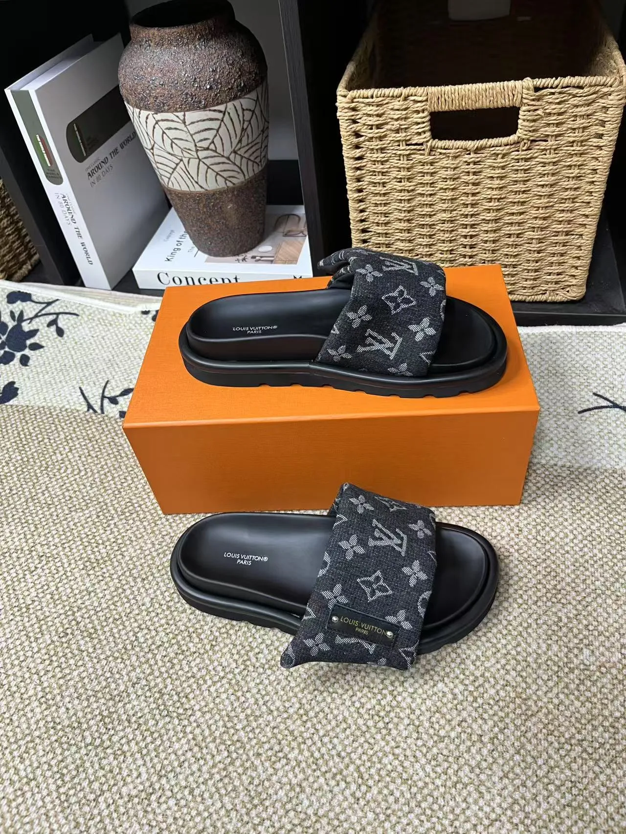 P340 yuan LV Louis Vuitton Full of high-end feel! A popular model among bloggers at home and abroad, it’s retro and fashionable, and looks stunning on your feet! Mainly recommended model on the official website★ ━━━━━ ЅᏇєєt ━━━━━ ▪️Upper: original calfskin ➕5D printing process ▪️Inner: imported mixed sheepskin ▪️Outsole: original molded foam outsole ▪️Size: Female 35-40 Men's 39-44 (women's 41 men's 45)